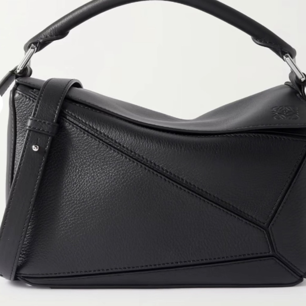 - LOEWE Large Puzzle Edge Leather Shoulder Bag - Picture 2 of 5